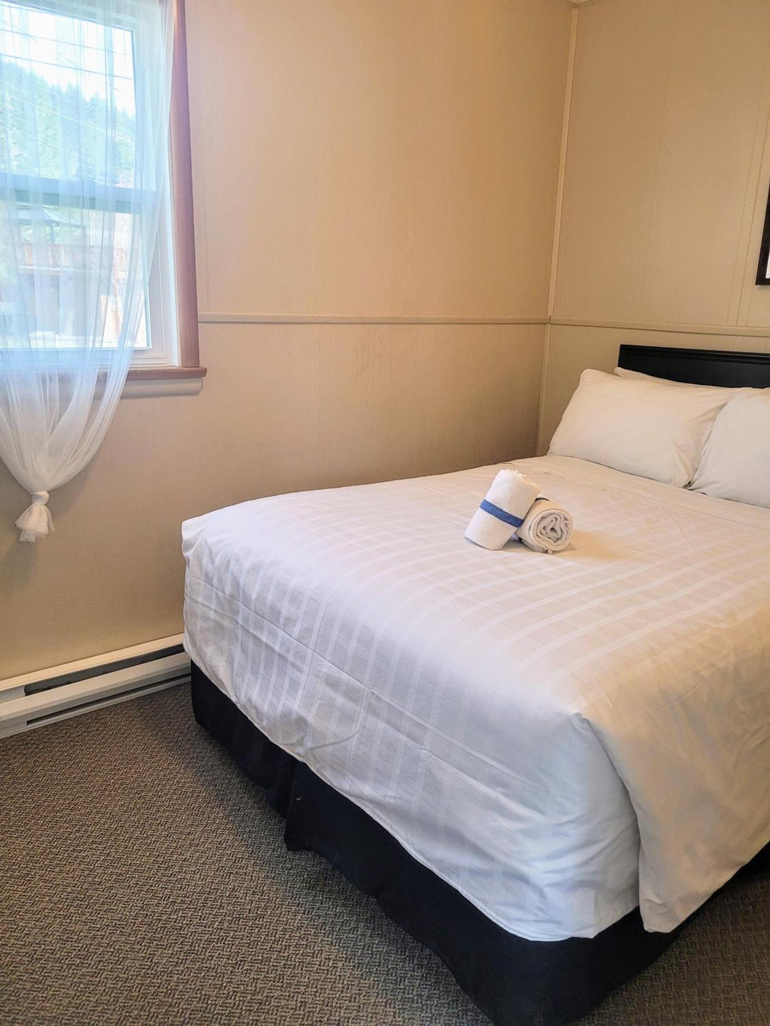 Lido Motel Radium Hot Springs Esterno foto